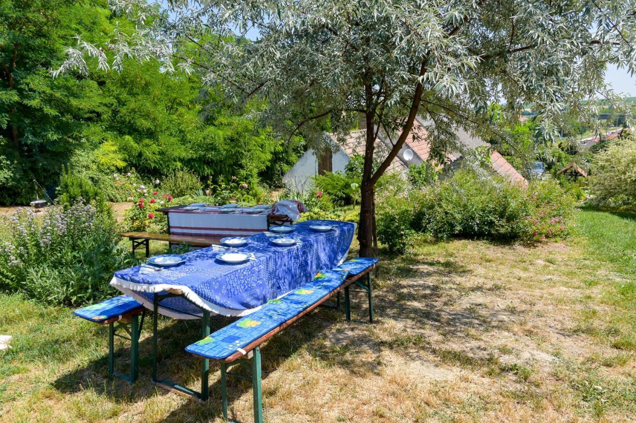 Magdolna Vendeghaz Maganszallashely Ecs Bagian luar foto